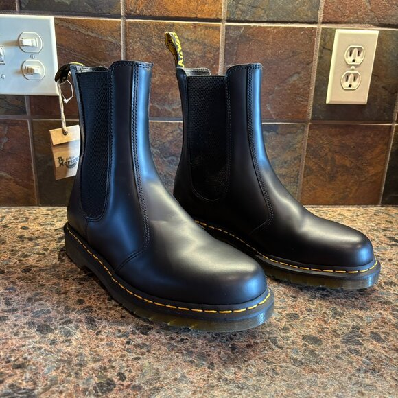 New Dr. Doc Martens Air Wair Men's 2976 HI Chelsea Boot 11 Black Smooth Leather - Picture 3 of 12